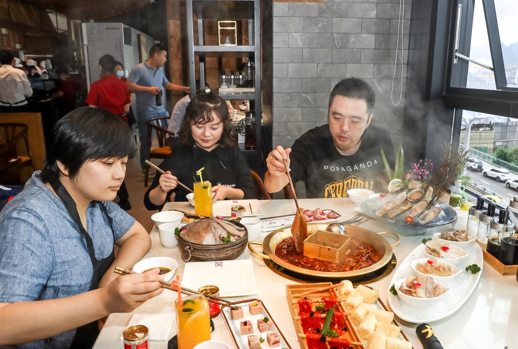 桂林開(kāi)火鍋加盟店，如何才能擁有穩(wěn)定的客源？