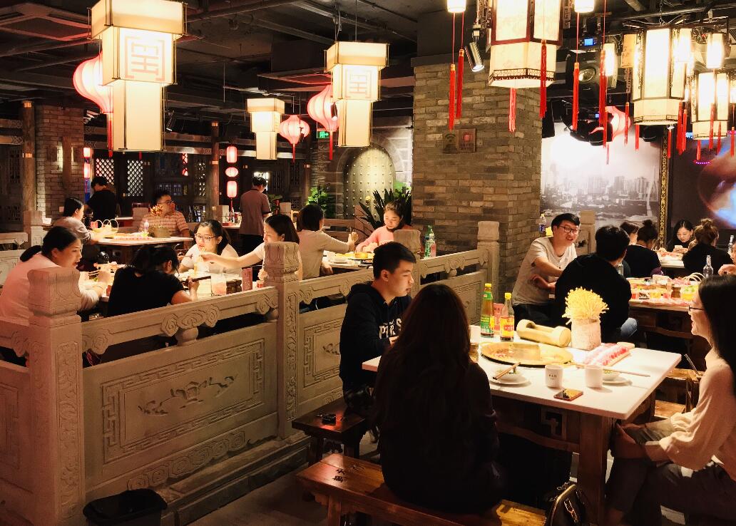 在洪崖洞吃朝天門(mén)火鍋是種什么體驗(yàn)？