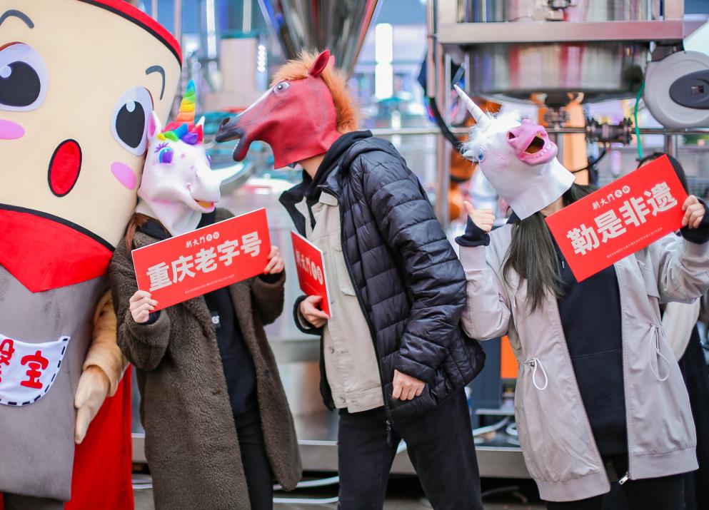 唱歌、換裝、劇本殺，火鍋店們玩起了哪些“跨界”？