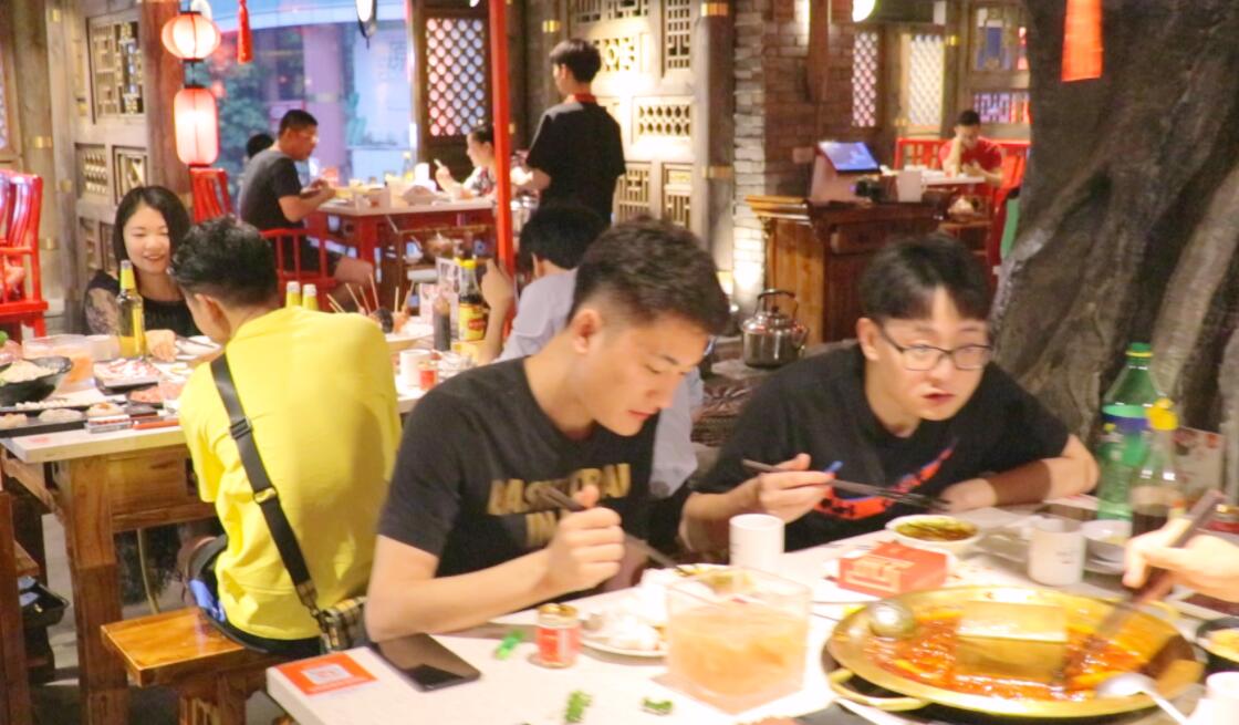 四川火鍋，推出低價套餐，生意是否好？